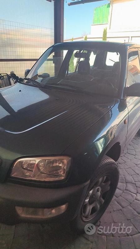 Begagnad Toyota RAV4 128 HK (94 kW) 1999 Grön SUV