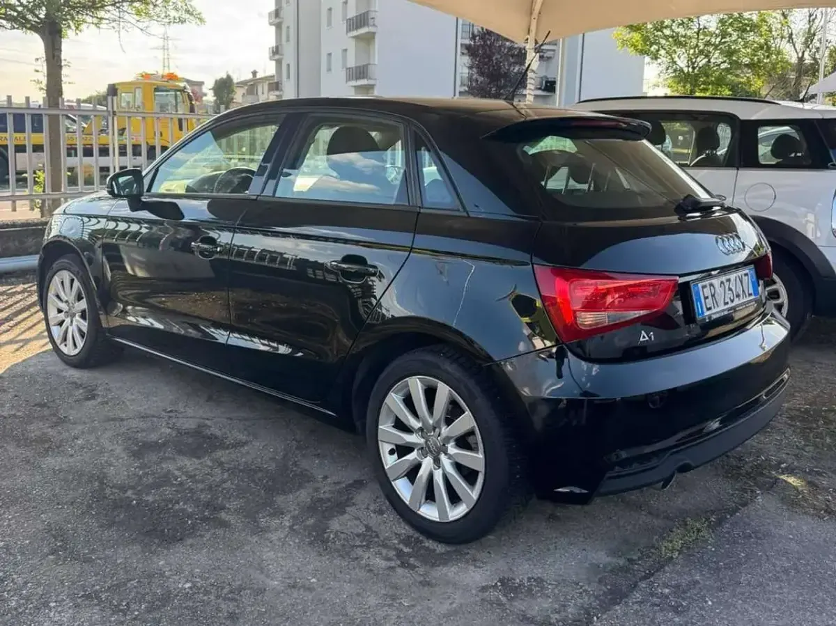 Begagnad Audi A1 Sportback Attraction 90 HK (66 kW) 2013 Svart Halvkombi