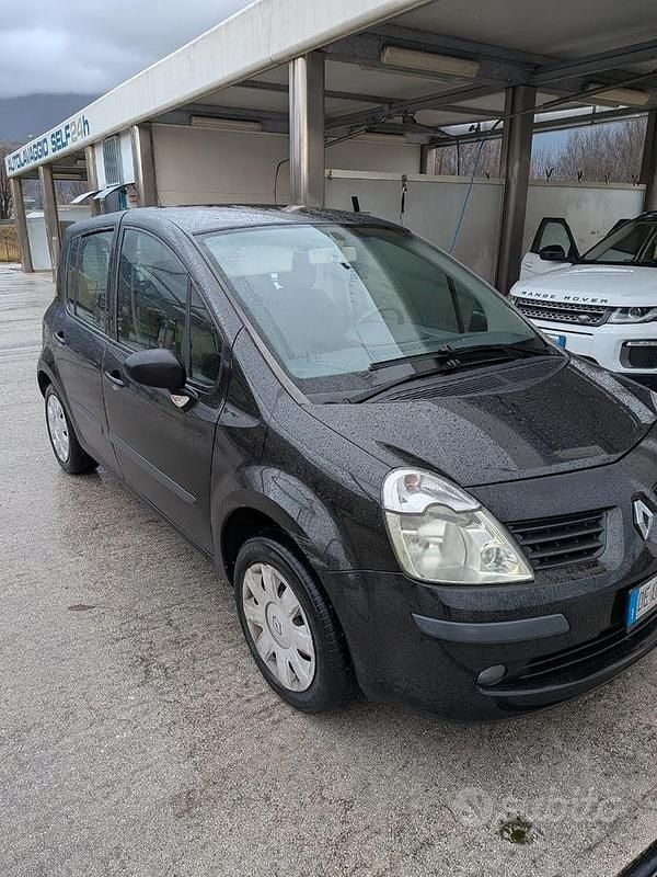 Usata 2005 Renault Modus Dynamique Monovolume | 1000 € (Buon prezzo) - Immagine 1/4