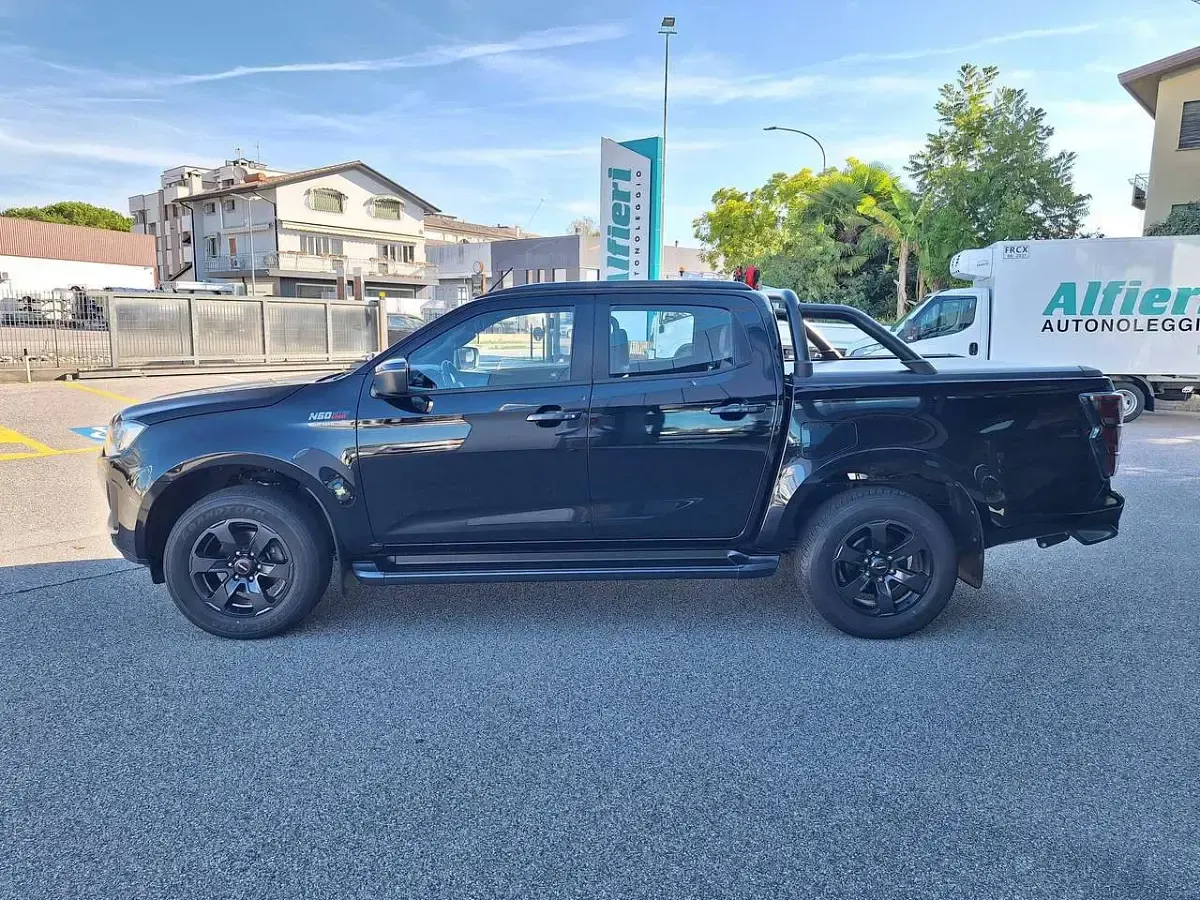Usata Isuzu D-Max 163 CV (119 kW) 2025 Nero Pick-up