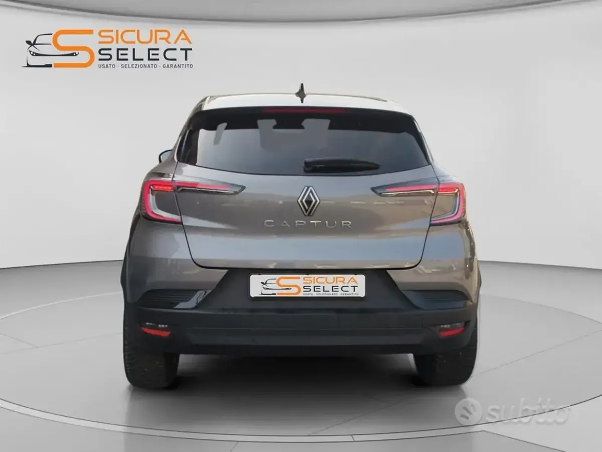 Usata Renault Captur Techno 91 CV (66 kW) 2025 Grigio scuro / tetto nero SUV