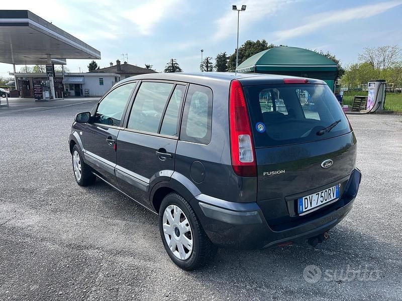 Usata Ford Fusion 80 CV (58 kW) 2007 Grigio Utilitaria