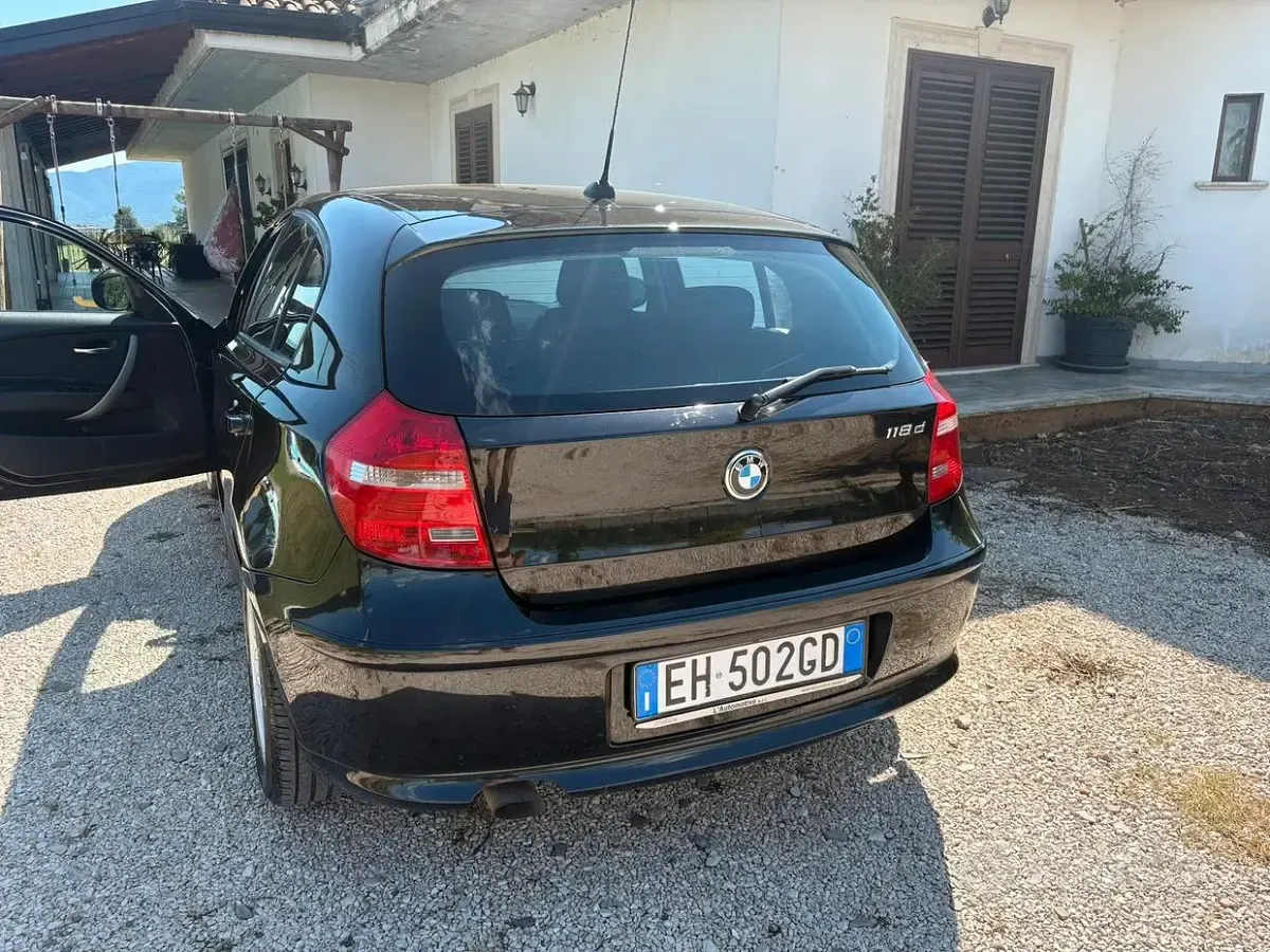 Usata BMW 118 143 CV (105 kW) 2011 Nero Utilitaria