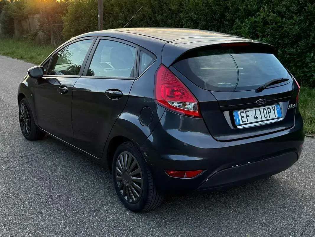 Usata Ford Fiesta 95 CV (69 kW) 2011 Berlina