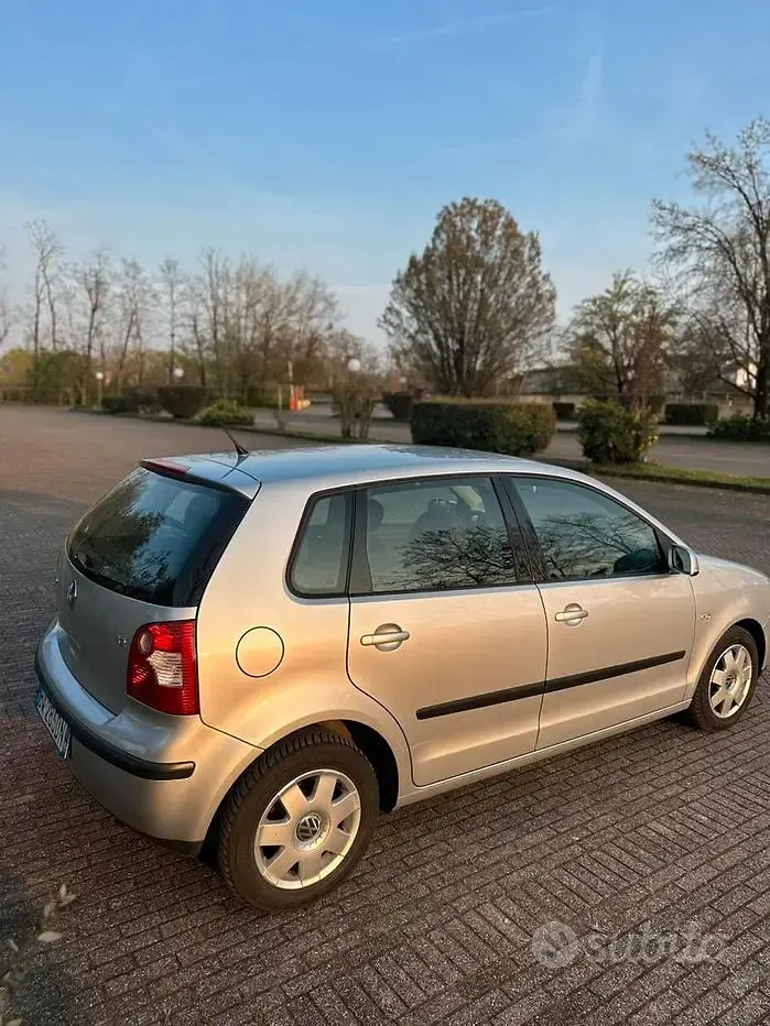 Usata VW Polo 54 CV (39 kW) 2002 Grigio Utilitaria