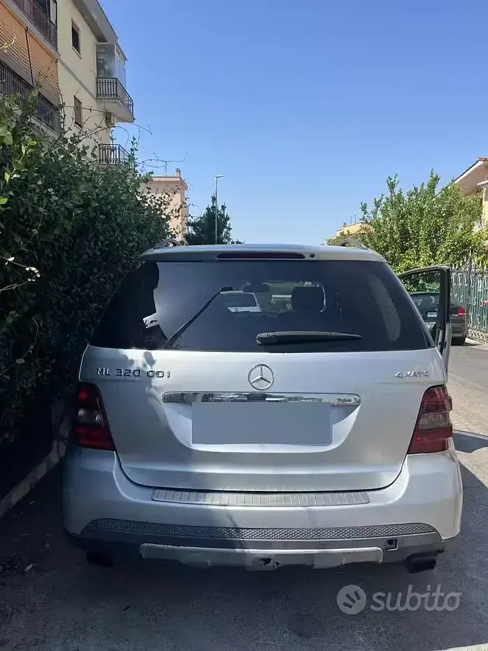 Usata Mercedes ML320 224 CV (164 kW) 2007 Grigio SUV