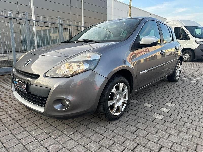 Usata Renault Clio IV Life 75 CV (55 kW) 2012 Grigio Berlina