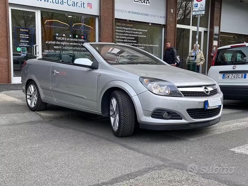 Usata Opel Astra Cabriolet Eco 140 CV (102 kW) 2006 Grigio Cabrio
