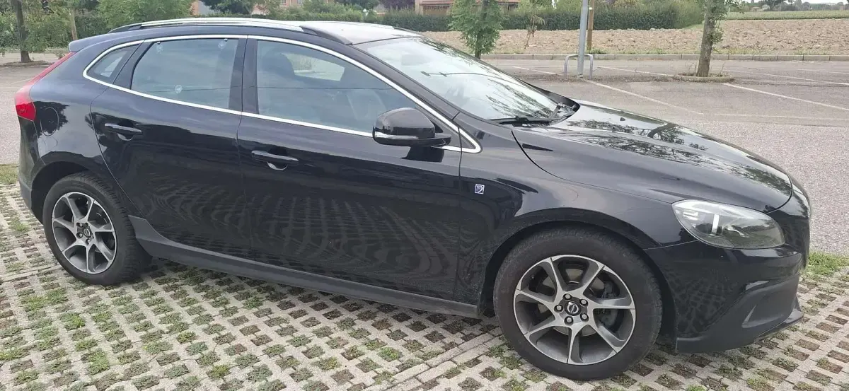 Usata Volvo V40 CC Ocean Race 114 CV (83 kW) 2014 Nero Station wagon