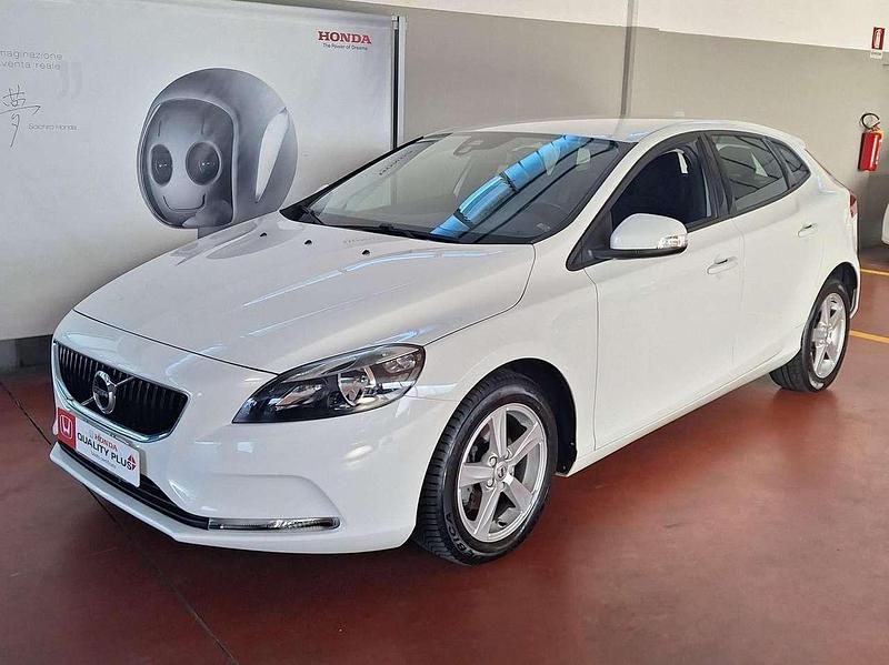 Bianco Usata 2017 Volvo V40 Kinetic Tre volumi | 10.900 € (Buon prezzo) - Immagine 1/4