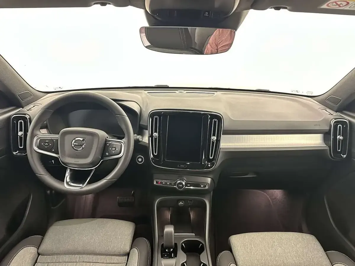 Usata Volvo XC40 Core 129 CV (94 kW) 2023 Argento SUV