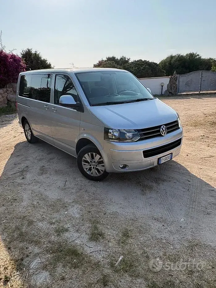 Usata VW Caravelle 140 CV (102 kW) 2015 Furgone