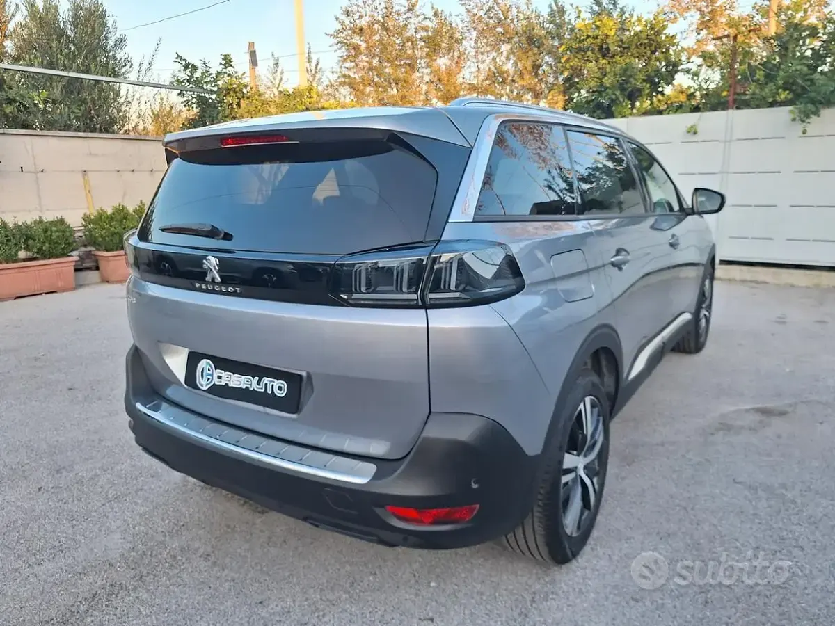 Usata Peugeot 5008 Allure 131 CV (96 kW) 2023 Grigio SUV