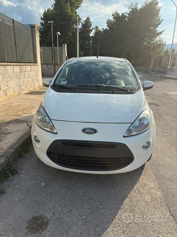 Usata 2015 Ford Ka Titanium Due volumi | 6000 € (Buon prezzo) - Immagine 1/4