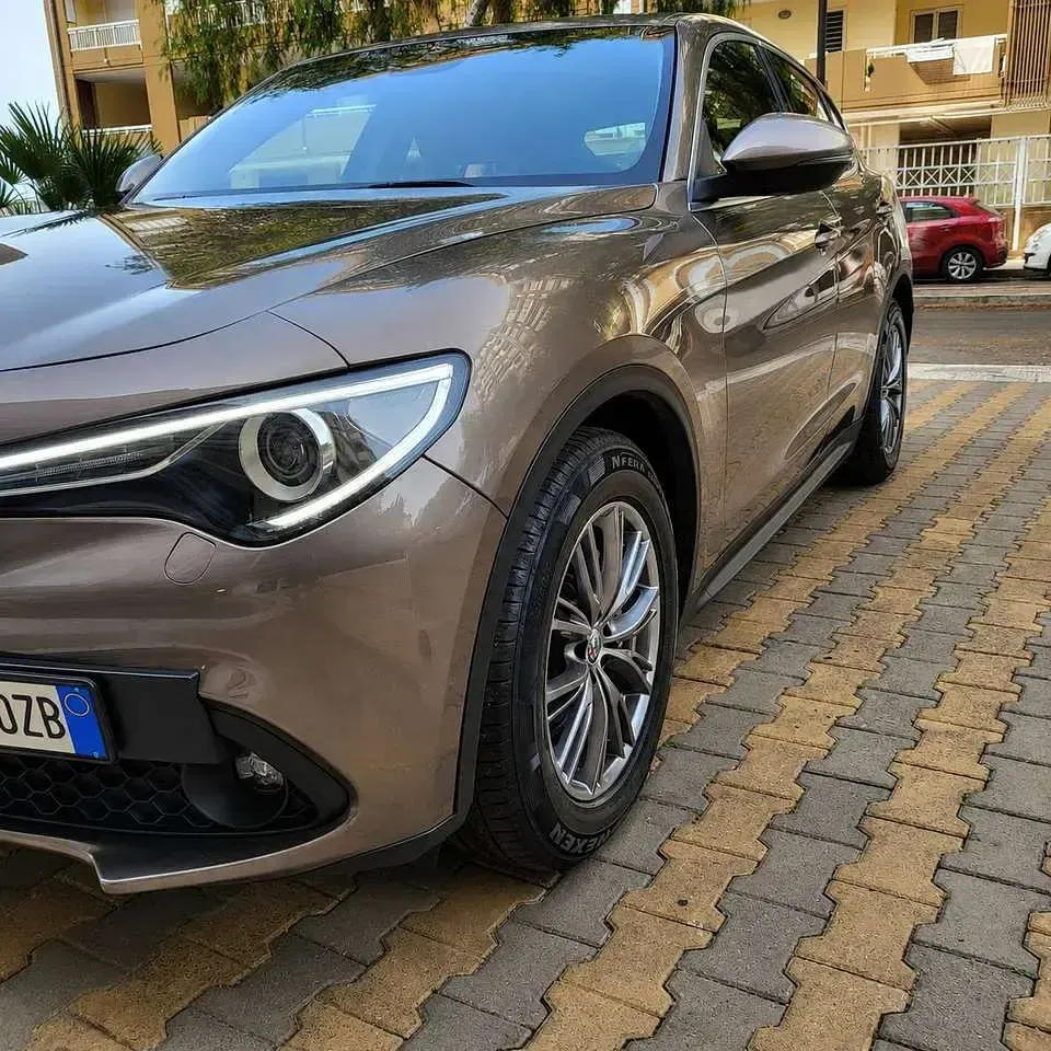 Usata Alfa Romeo Stelvio Executive 179 CV (131 kW) 2018 Grigio scuro SUV