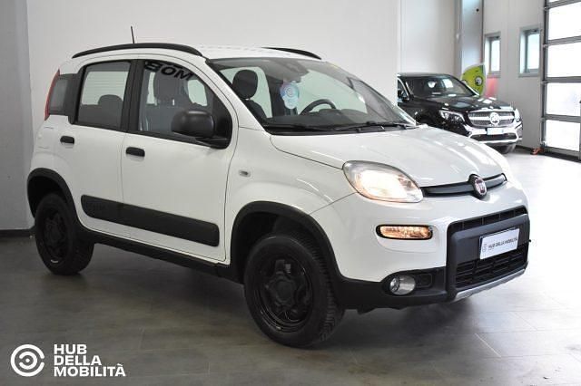 Usata Fiat Panda 4x4 Wild 86 CV (63 kW) 2022 Bianco Utilitaria