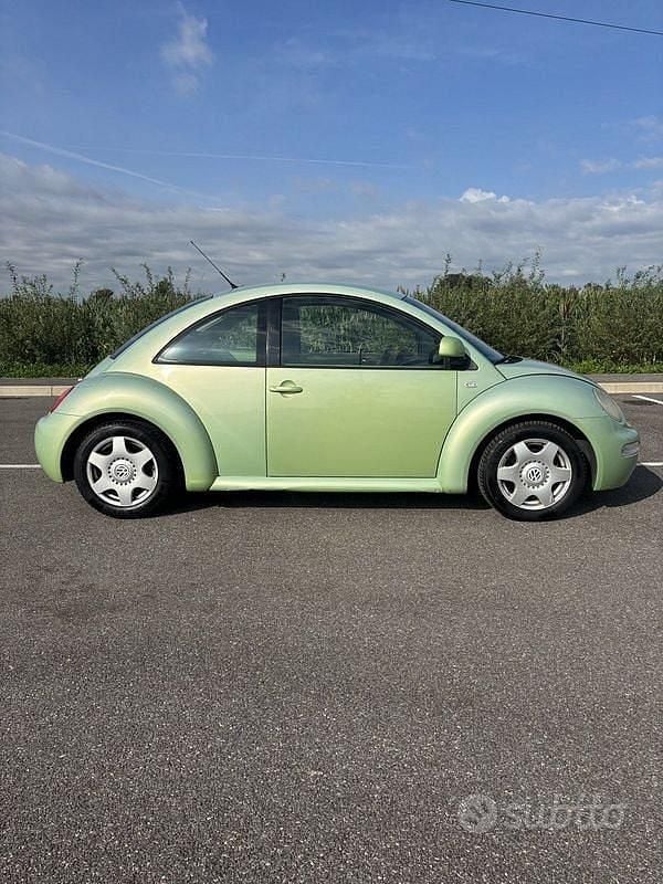 Usata VW Beetle 116 CV (85 kW) 2000 Verde Utilitaria