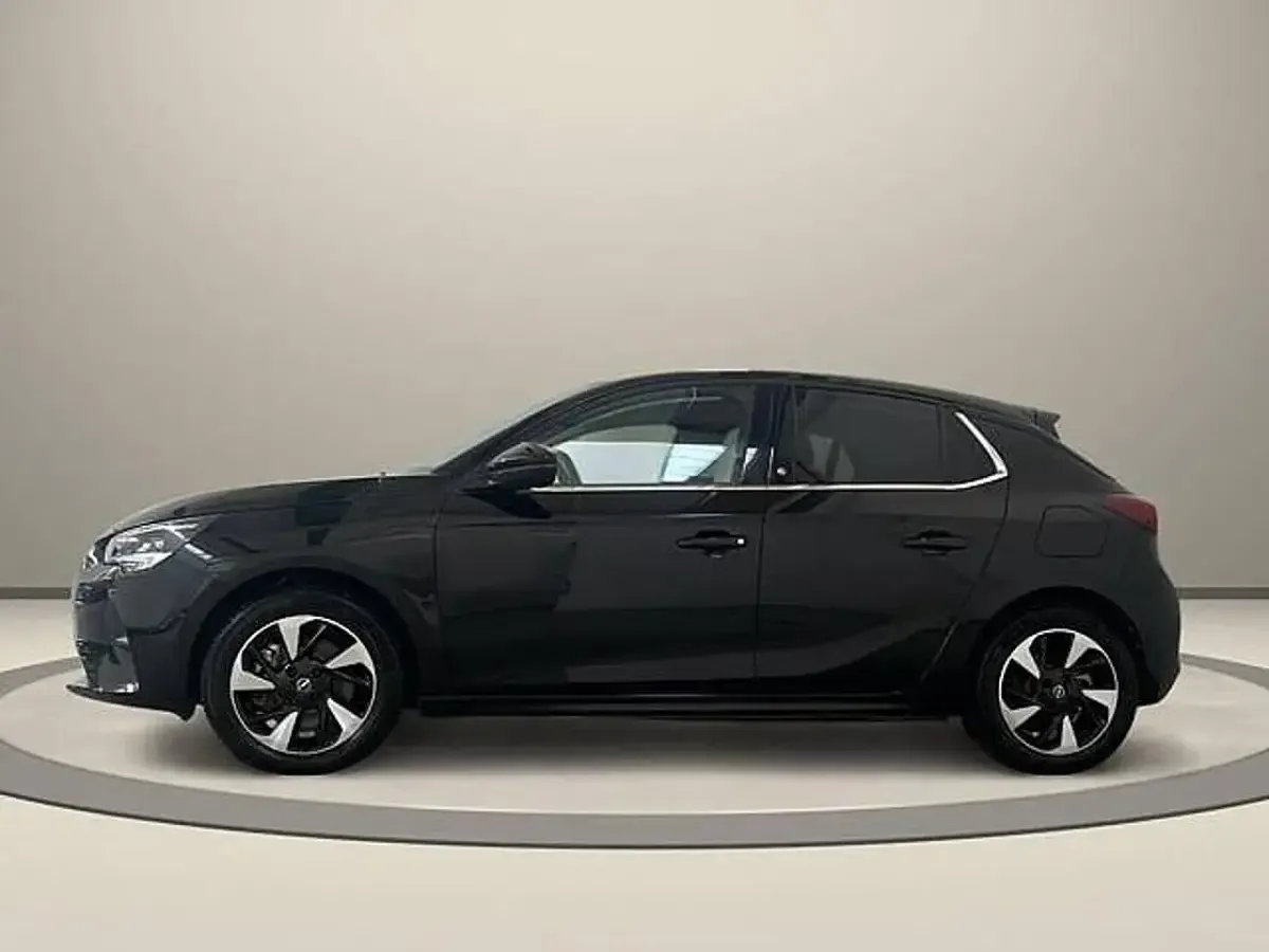 Begagnad Opel Corsa-e Elegance 100 kW (136 HK) 2021 Svart Halvkombi