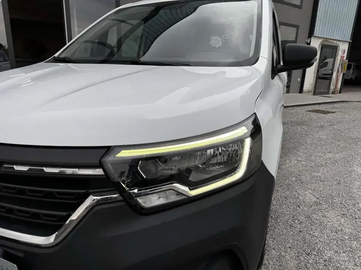 Usata Renault Kangoo 116 CV (85 kW) 2022 Bianco Monovolume