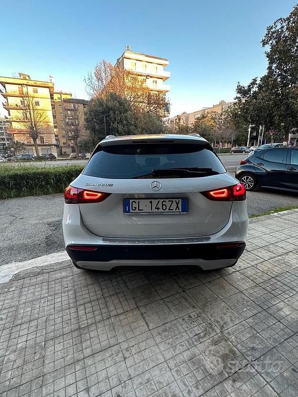 Gebraucht Mercedes GLA200 Business 150 PS (110 kW) 2022 Weiß SUV