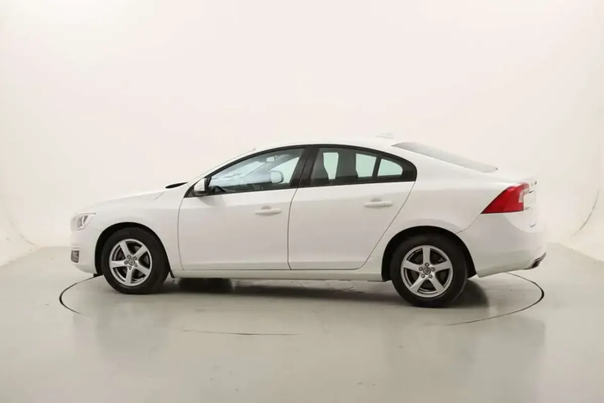 Usata Volvo S60 Kinetic 190 CV (139 kW) 2018 Bianco Berlina