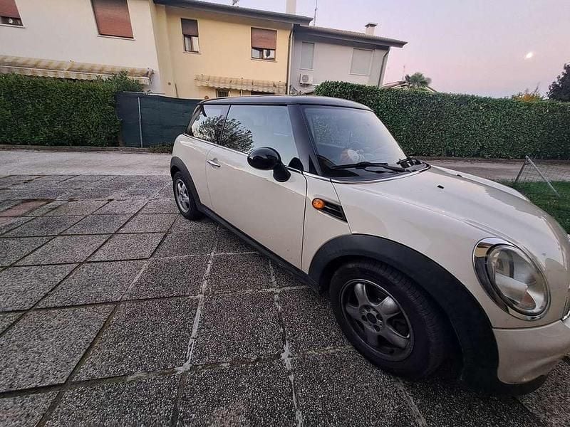 Usata Mini Cooper D 111 CV (81 kW) 2012 Bianco Utilitaria
