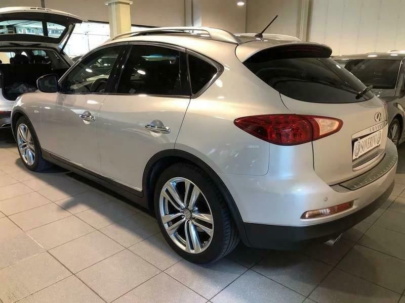 Infiniti mio коляска