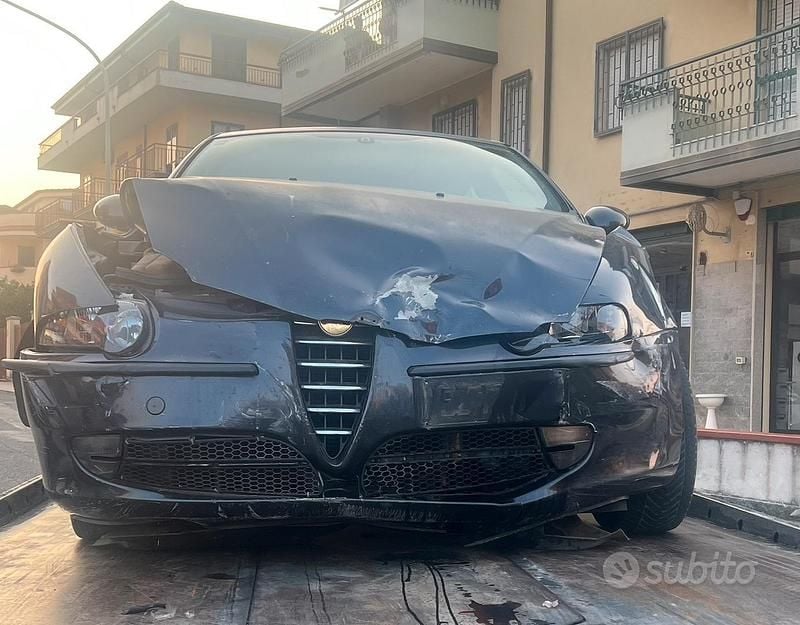 Usata Alfa Romeo 147 140 CV (102 kW) 2004 Blu Utilitaria