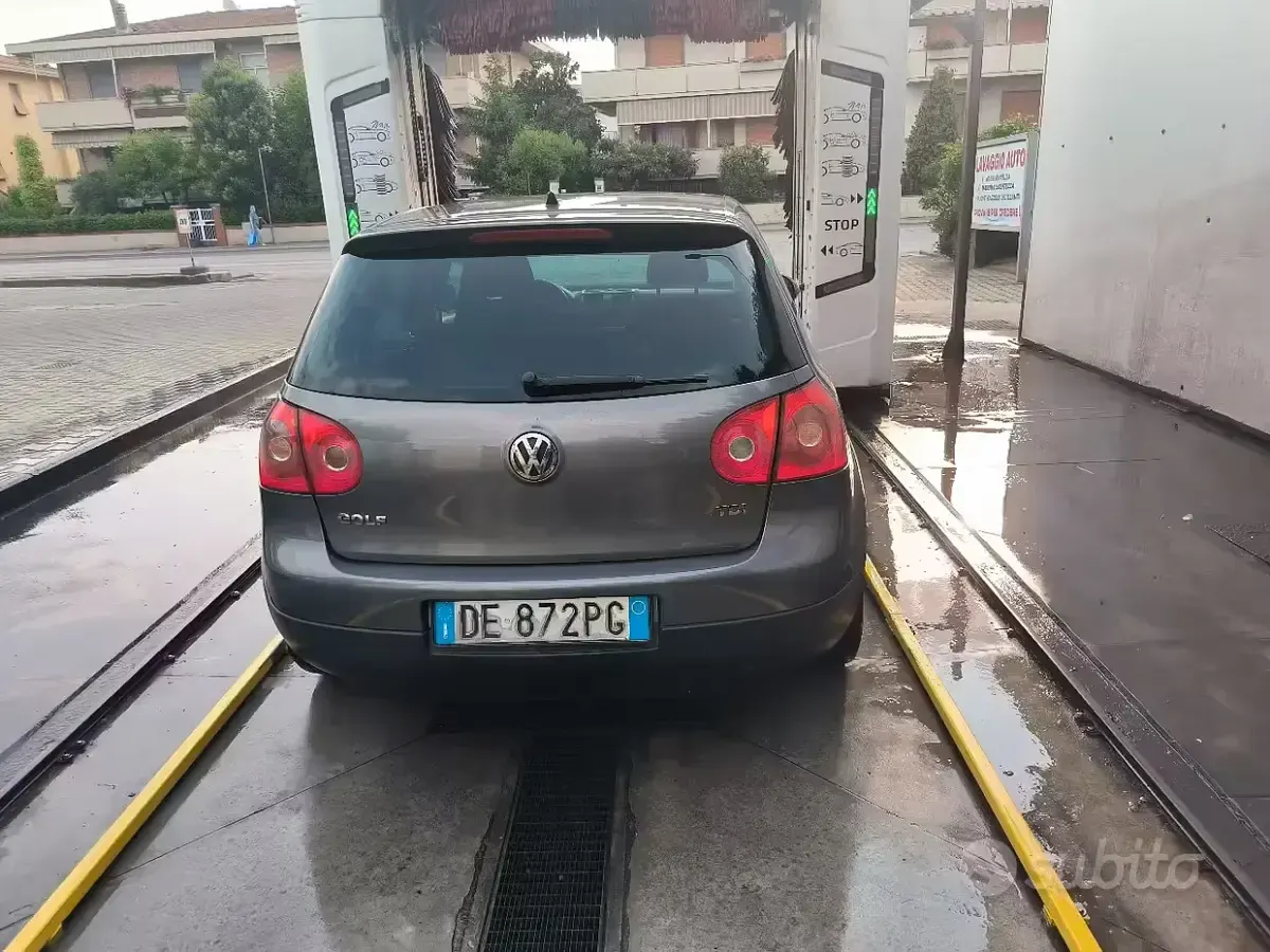 Usata VW Golf V 105 CV (77 kW) 2007 Berlina