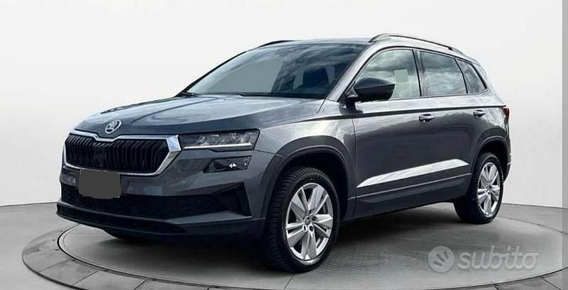 Grigio Usata 2024 Skoda Karoq Executive SUV | 22.900 € (Buon prezzo) - Immagine 1/1