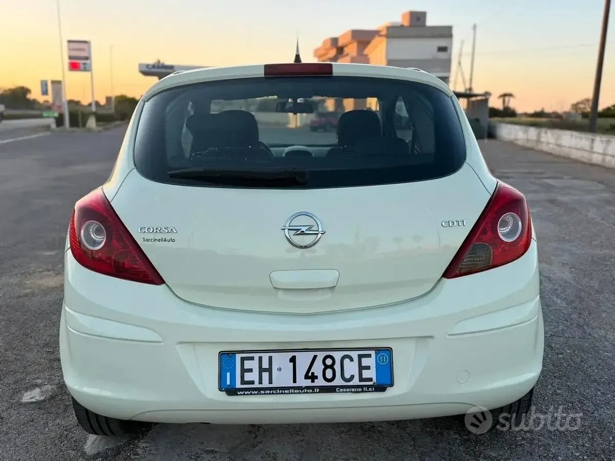 Usata Opel Corsa 75 CV (55 kW) 2011 Beige Utilitaria