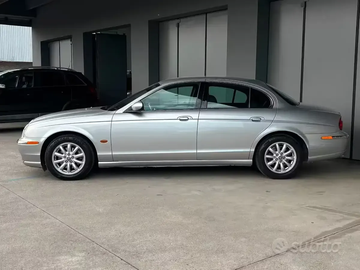 Usata Jaguar S-Type Executive 200 CV (147 kW) 2002 Grigio Berlina