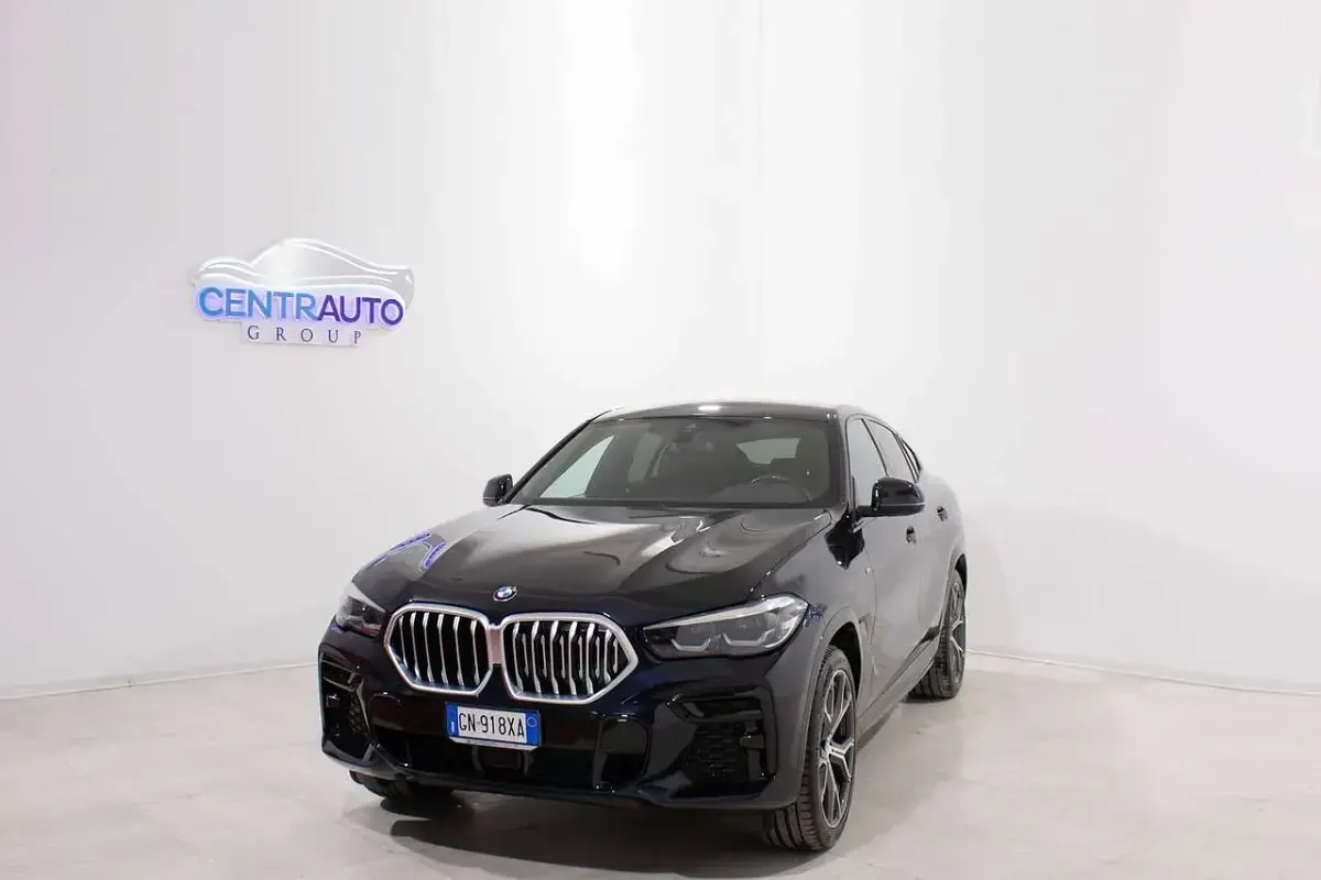 Usata BMW X6 M Sport 286 CV (210 kW) 2023 Blu/azzurro SUV
