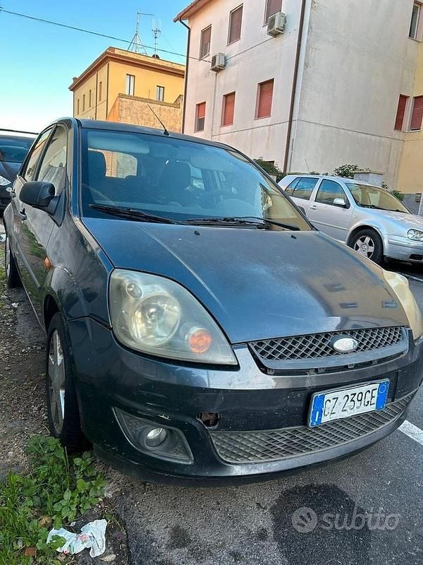 Usata Ford Fiesta 2005 Blu Berlina