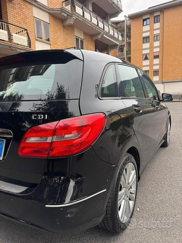Usata Mercedes B180 109 CV (80 kW) 2014 Nero Monovolume