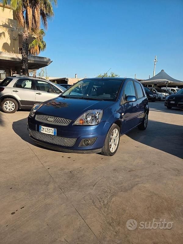 Usata Ford Fiesta Ghia 68 CV (50 kW) 2008 Utilitaria