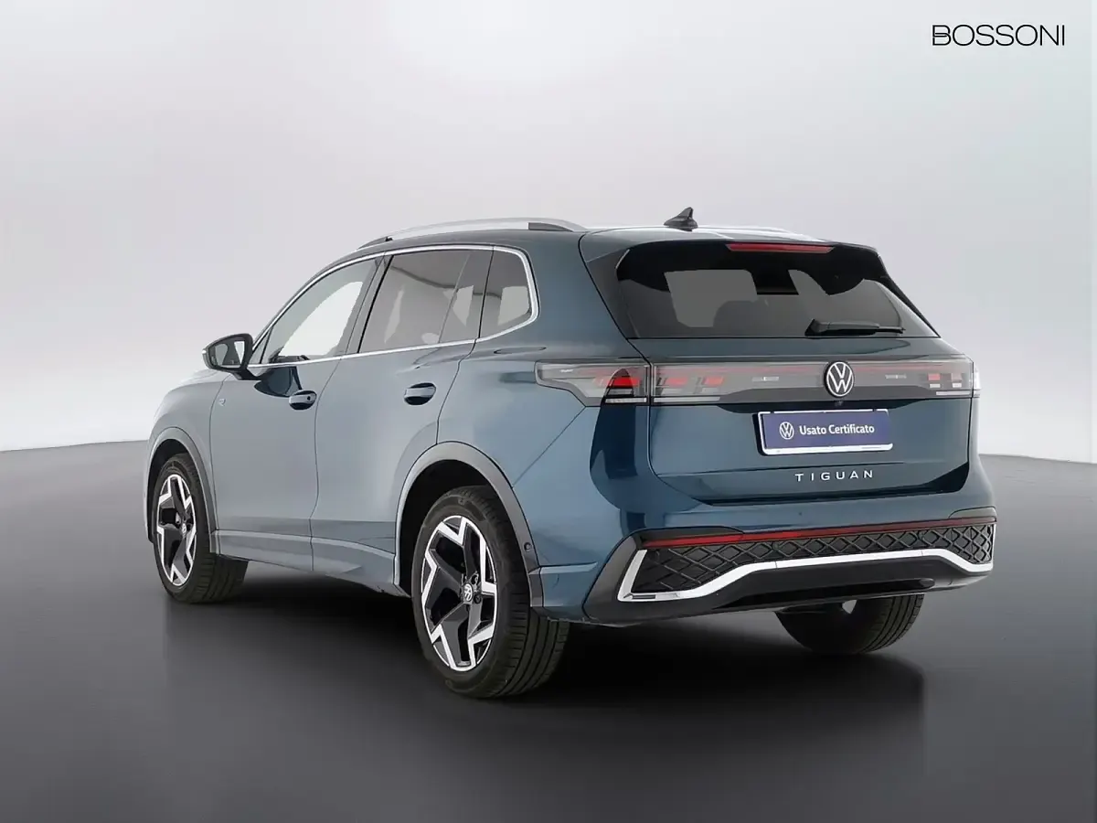 Usata VW Tiguan R-line 150 CV (110 kW) 2024 Blu SUV