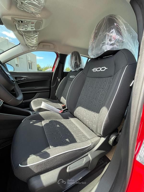Nuova Fiat 600 110 CV (80 kW) 2025 Rosso Berlina
