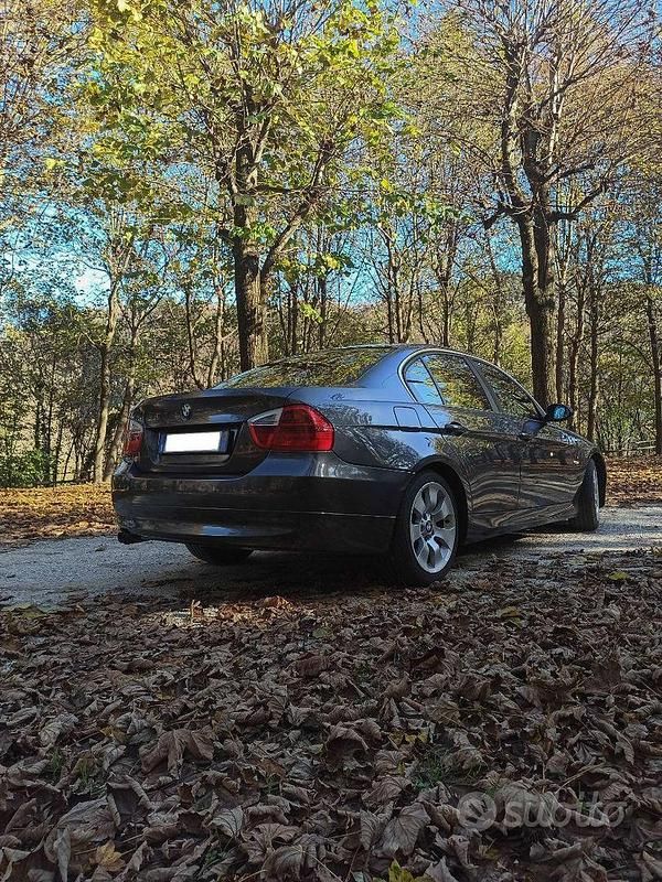 Usata BMW 325 218 CV (160 kW) 2005 Grigio Berlina