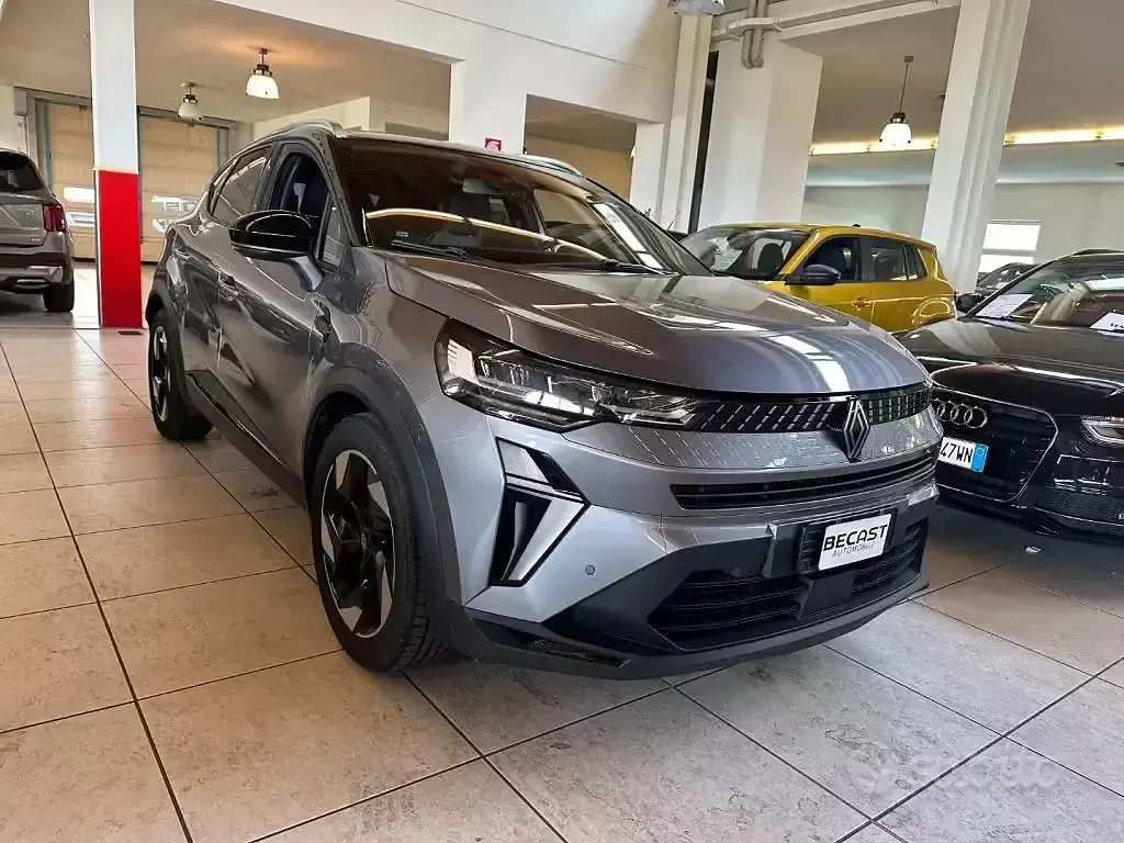 Usata Renault Captur Techno 101 CV (74 kW) 2025 Grigio scuro metallizzato SUV