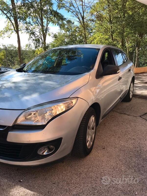 Usata Renault Mégane GrandTour 110 CV (80 kW) 2012 Grigio Station wagon