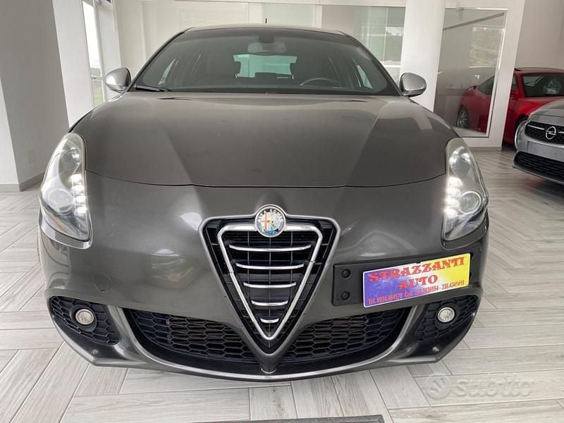 Usata Alfa Romeo Giulietta Quadrifoglio 235 CV (172 kW) 2012 Grigio Utilitaria