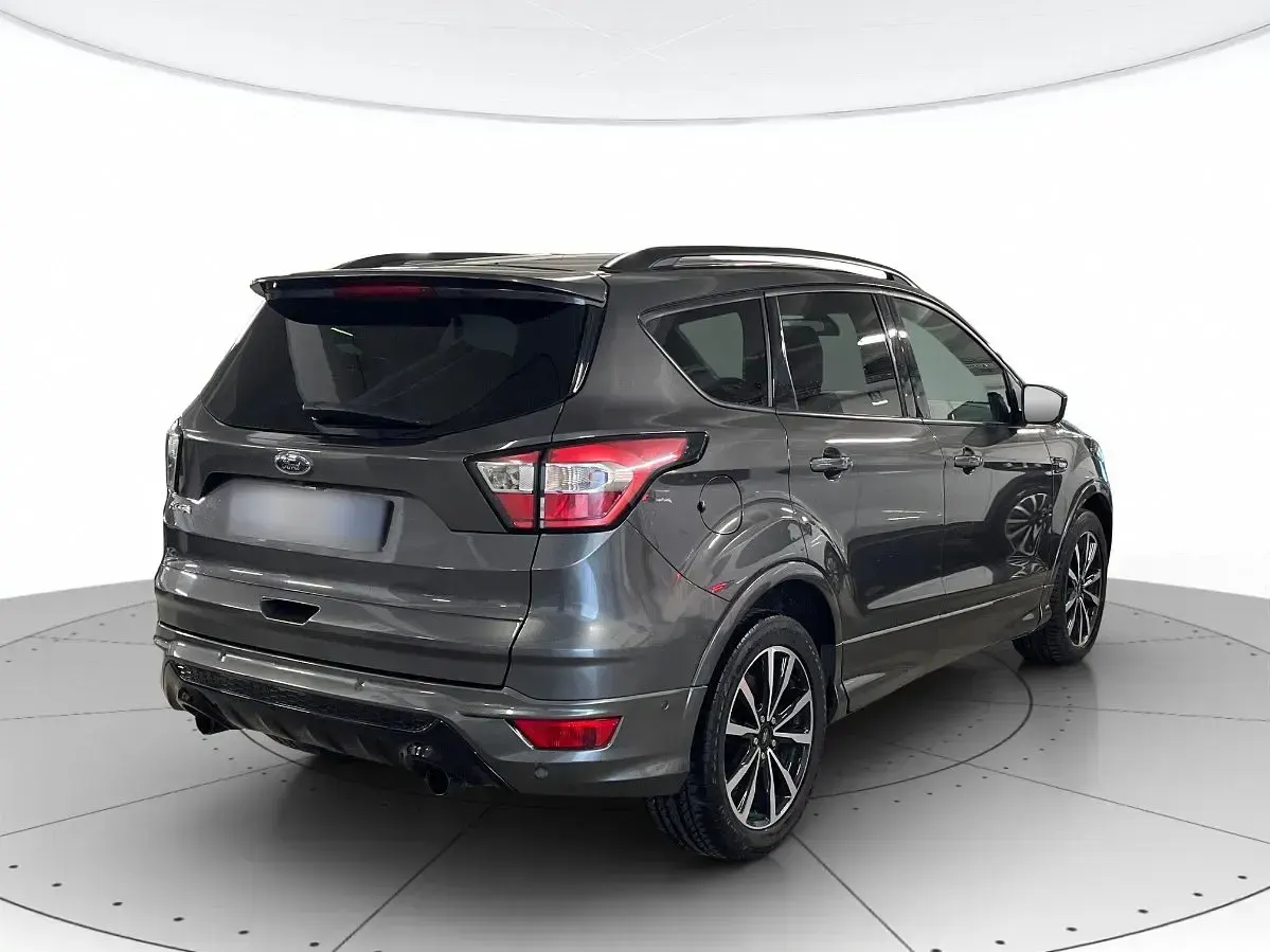 Usata Ford Kuga ST-Line 120 CV (88 kW) 2018 Grigio SUV