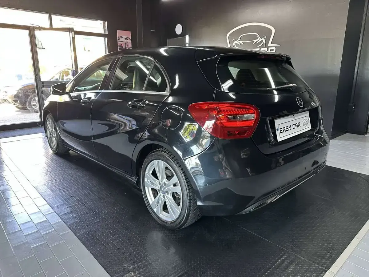 Usata Mercedes A180 109 CV (80 kW) 2016 Nero Berlina