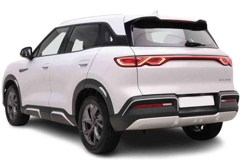 Nuova BYD Atto 2 Boost 212 CV (155 kW) 2026 Skiing white SUV