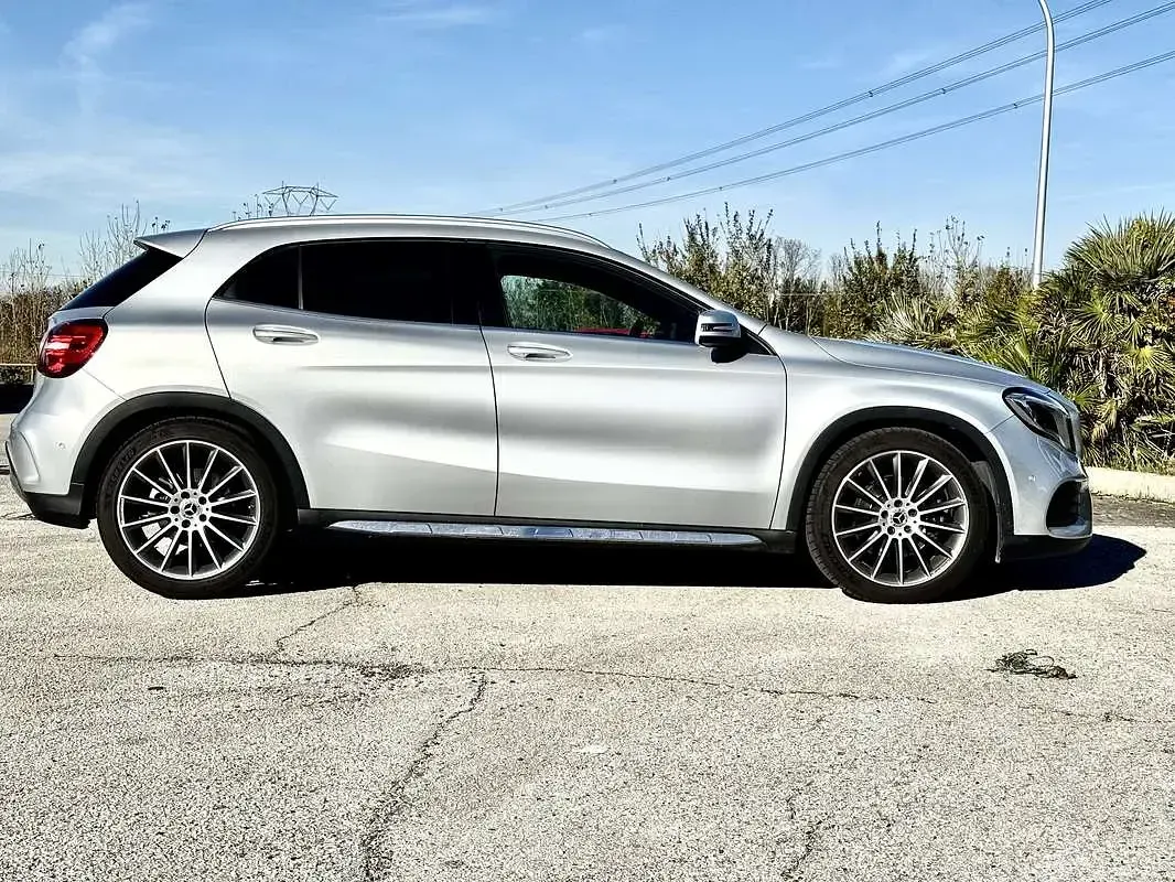 Begagnad Mercedes GLA220 Premium 170 HK (125 kW) 2018 Silver SUV