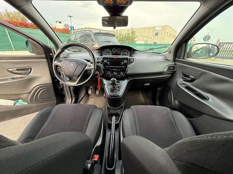 Usata Lancia Ypsilon Gold 69 CV (50 kW) 2014 Nero Utilitaria