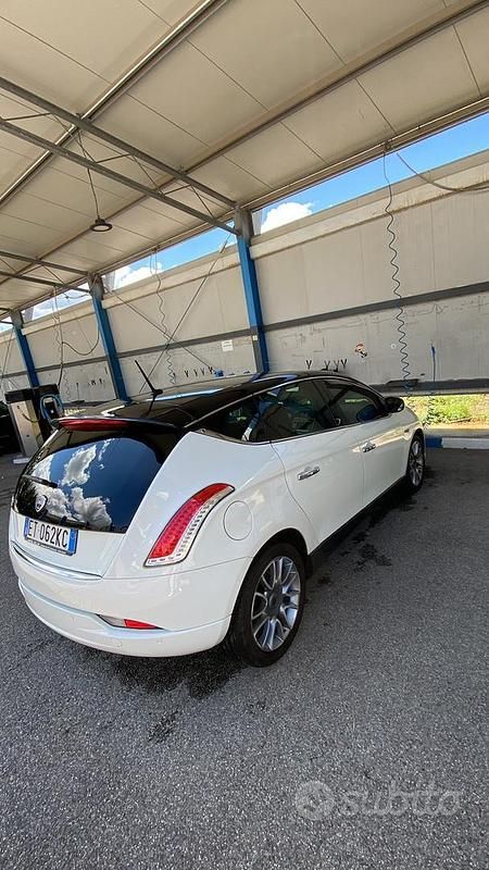 Usata Lancia Delta Silver 130 CV (95 kW) 2014 Bianco Utilitaria