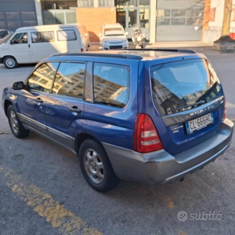 Usata Subaru Forester 125 CV (91 kW) 2004 Blu SUV