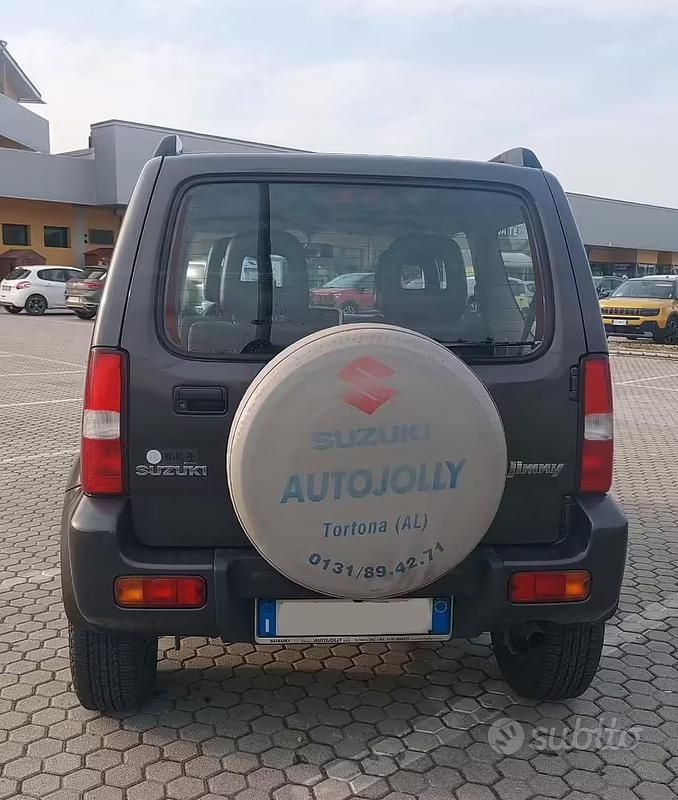 Usata Suzuki Jimny 86 CV (63 kW) 2010 Grigio SUV